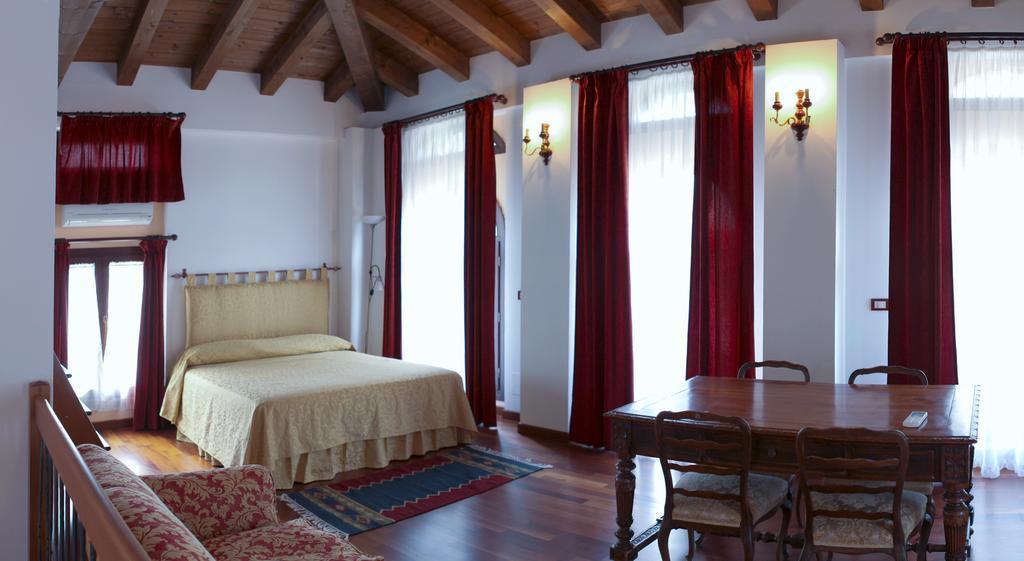 Bed and Breakfast Casa Filaferro Palazzolo dello Stella Habitación foto